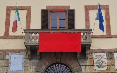 Drappo Rosso Violenza 25 Novembre Comune